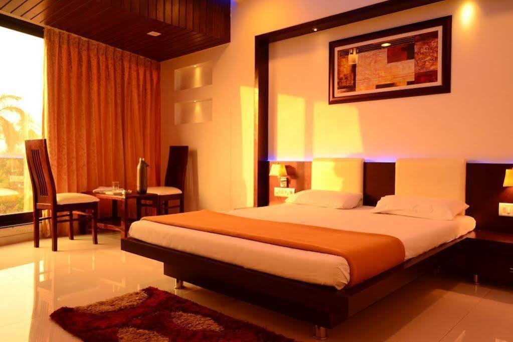 La Hotel Metro Near Bkc Mumbai Exterior photo