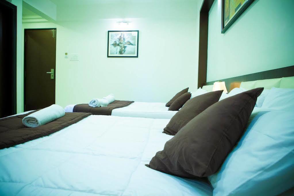 La Hotel Metro Near Bkc Mumbai Exterior photo